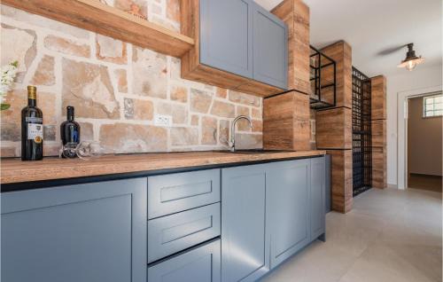 Cove Makarac (Milna) House | Cozy Home In Milna With House Sea View