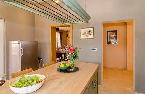 Skabrnja House | Cozy home in Prkos with WiFi