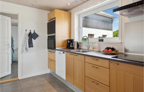 Tønder Municipality House | Cozy Home In Skærbæk With Kitchen