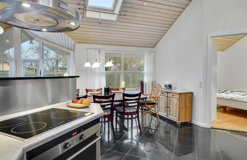 Store Kongsmark House | Cozy home in Slagelse with kitchen