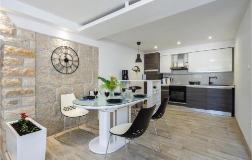 Srinjine House | Cozy Home In Srinjine