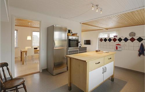 Østermarie House | Cozy Home In stermarie With Kitchen