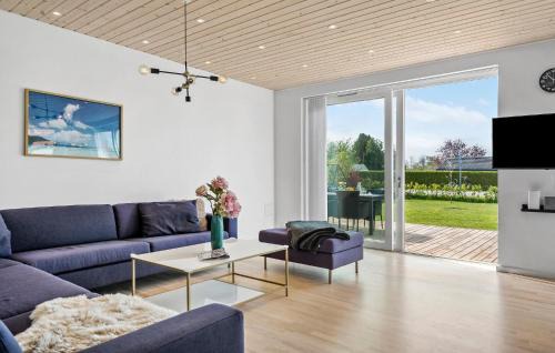 Strøby Ladeplads House | Cozy Home In Strøby With Wifi