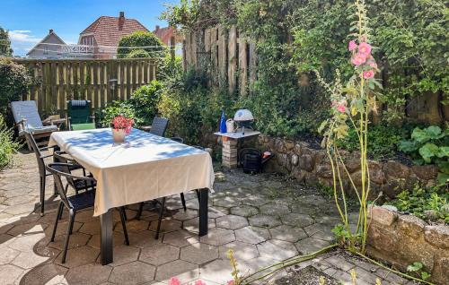 Stubbekobing House | Cozy Home In Stubbekøbing With Kitchen