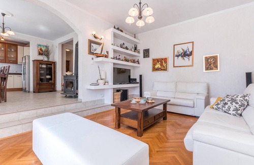 Tinj House | Cozy home in Tinj with kitchen