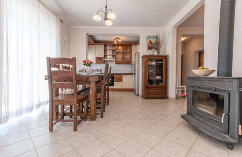 Tinj House | Cozy home in Tinj with kitchen