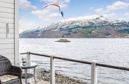 Suldal House | Cozy home in Vanvik with WiFi