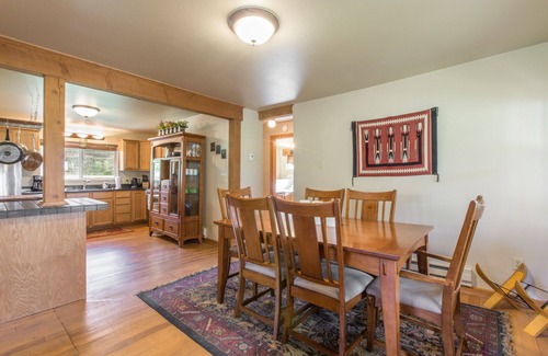 Ridgway House | Cozy Home - Private - Stunning Views - Between Ridgway and Ouray STR2024-039