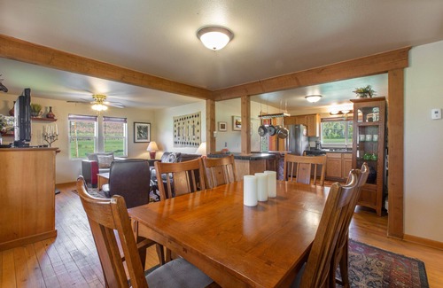Ridgway House | Cozy Home - Private - Stunning Views - Between Ridgway and Ouray STR2024-039