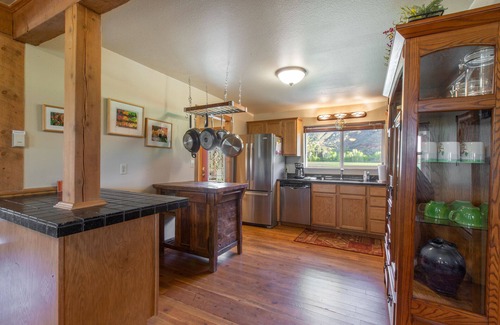Ridgway House | Cozy Home - Private - Stunning Views - Between Ridgway and Ouray STR2024-039