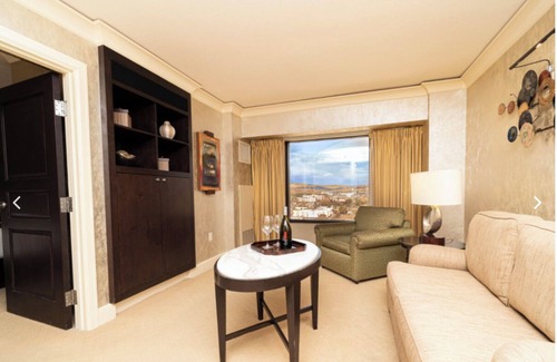 Downtown Reno Apartment | Cozy hotel suite in enjoyable Reno with WiFi, AC