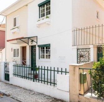 Beato House | Cozy House in Lisbon with Terrace, Tejo Peek and Easy Parking