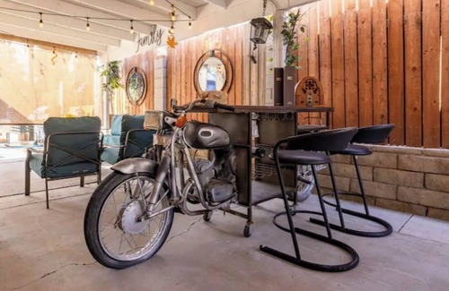 Chatsworth House | Cozy House With A beautiful Garden and fruit trees