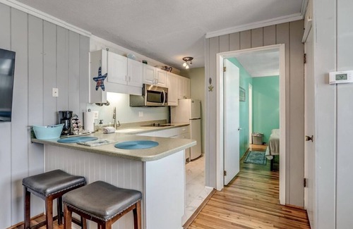 Ash Condo | Cozy! King Bed -Steps from Pool/Beach! AC, WiFi NMB Fiesta Villas 106