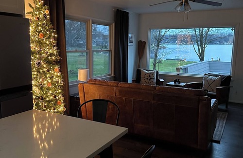 Benton Harbor House | Cozy lake house in Sister Lakes Michigan - family or friends retreat.