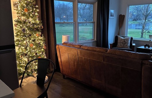 Benton Harbor House | Cozy lake house in Sister Lakes Michigan - family or friends retreat.