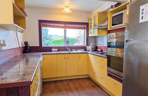 Lake Tekapo House | Cozy Lake Tekapo Stay with Mountain Views