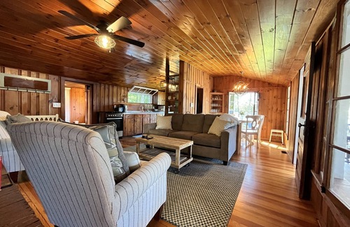 Weare Cottage | Cozy lakefront cottage with dock, close to skiing