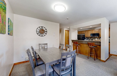 Dillon Condo | Cozy Lakeside Condo with Hot Tub, Pool, Stunning Views & Ski Resort Access