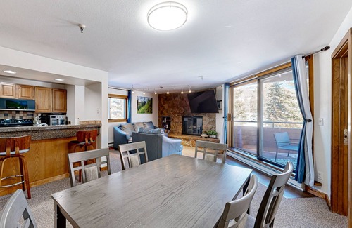 Dillon Condo | Cozy Lakeside Condo with Hot Tub, Pool, Stunning Views & Ski Resort Access