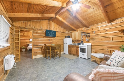Madill Hotel | Cozy Lakeside Suite- 2BR hotel room by the lake- Texoma Shores Resort