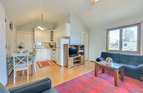 Levittown Apartment | Cozy Levittown Apartment: Full Kitchen + Smart TV!