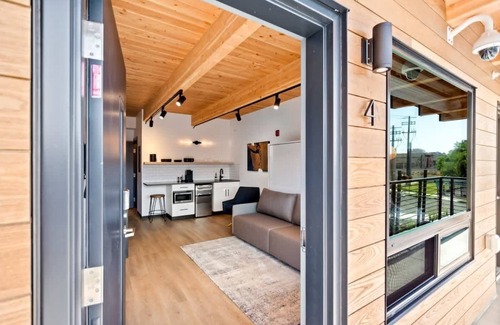 West Central Apartment | Cozy loft in Kendall Yards Suite-4