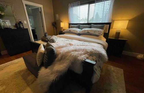 Gibsons Apartment | Cozy loft in Upper Gibsons