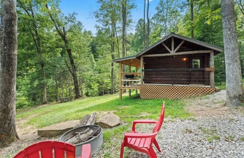 Primrose Cabin | Cozy Log Cabin Getaway in Heart of RRG!
