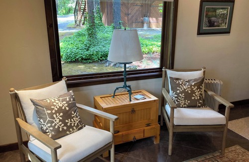 Murphy Cabin | Cozy Log Cabin in the Applegate Valley