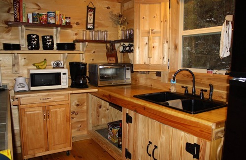 Bryson City Cabin | Cozy log cabin near Nantahala rafting, Fontana Lake, Cherokee, Tail of Dragon