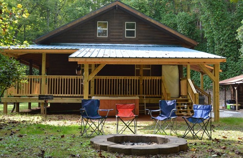 Bryson City Cabin | Cozy log cabin near Nantahala rafting, Fontana Lake, Cherokee, Tail of Dragon