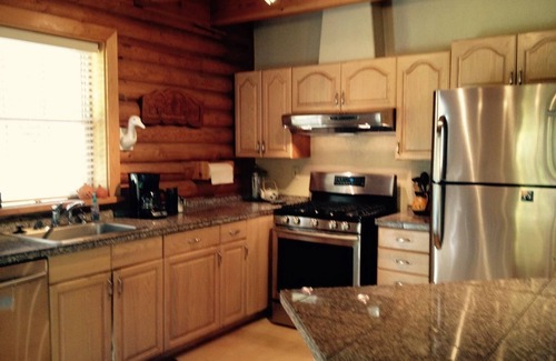 Dunsmuir House | Cozy Log Home on the Banks of the Upper Sacramento River