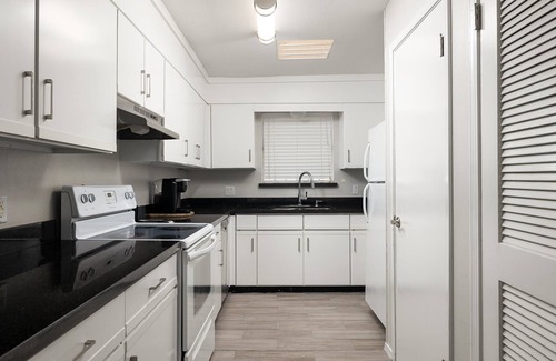 McAllen Condo | Cozy, Lovely 2 bedroom 2.5 bathrooms Recently remodeled.