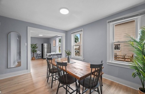 Natrona Heights Apartment | Cozy&Modern 2 Bdr Apt Natrona