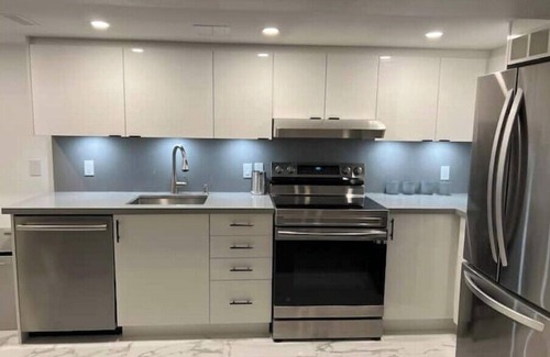 Lisgar House | Cozy Modern Basement apartment in Mississauga near all the happening places.