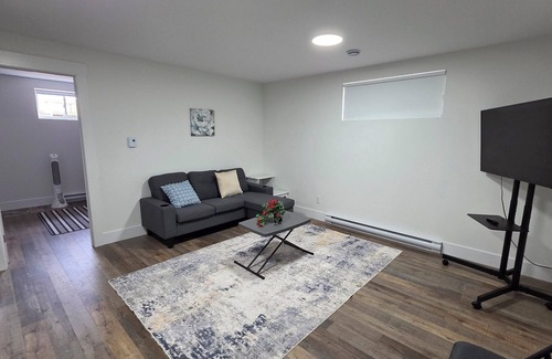 Riverview House | Cozy Modern Basement Suite in Riverview