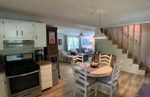 Valley Bend Cabin | Cozy, Modern Camp nestled near Audra State park.