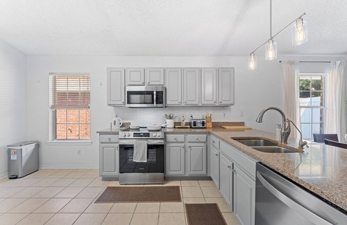 Westside House | Cozy Modern Family Home w/Firepit + Pool Access