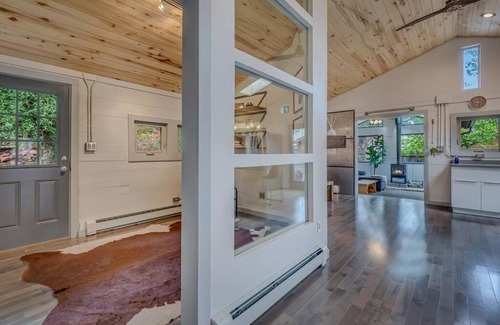 Glenwood Springs House | Cozy Modern House seconds from Roaring Fork River