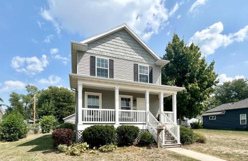 Cedar Rapids House | Cozy Modern Newbo Area Home