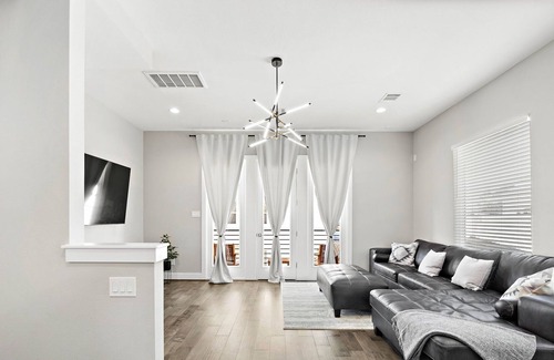 Spring Branch East House | Cozy Modern Private Room For Rent in the heart of Houston