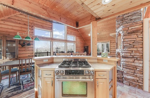 Brian Head Cabin | Cozy Mountain Cabin with Loft, Views and Game Room – 3 Min to Lifts!