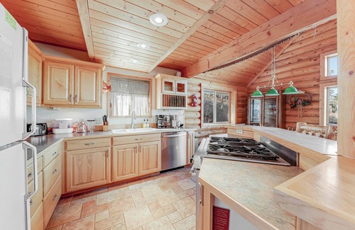 Brian Head Cabin | Cozy Mountain Cabin with Loft, Views and Game Room – 3 Min to Lifts!
