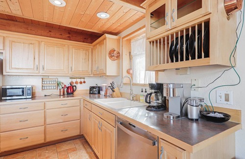 Brian Head Cabin | Cozy Mountain Cabin with Loft, Views and Game Room – 3 Min to Lifts!