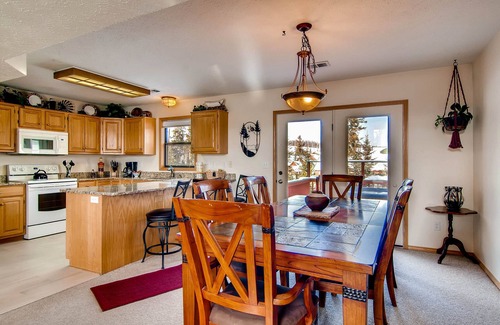 Wildernest House | Cozy Mountain Getaway with Hot Tub, Spacious Deck & All-Season Fun Awaits!