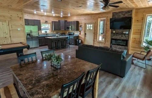 Townsend Cabin | Cozy mountain retreat on Wears Valley, Modern Rustic Cabin!