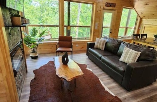 Townsend Cabin | Cozy mountain retreat on Wears Valley, Modern Rustic Cabin!