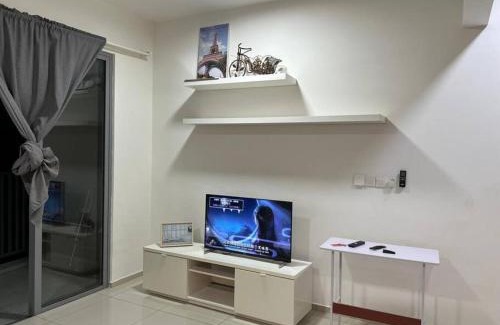 Pelabuhan Klang Apartment | Cozy Nest at Gravit 8, Your Sweet Home