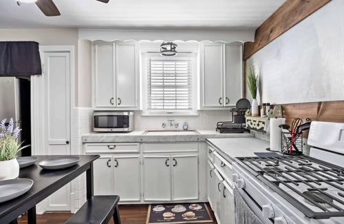 Bonnycastle Apartment | Cozy & New Unit in the Heart of the Highlands
